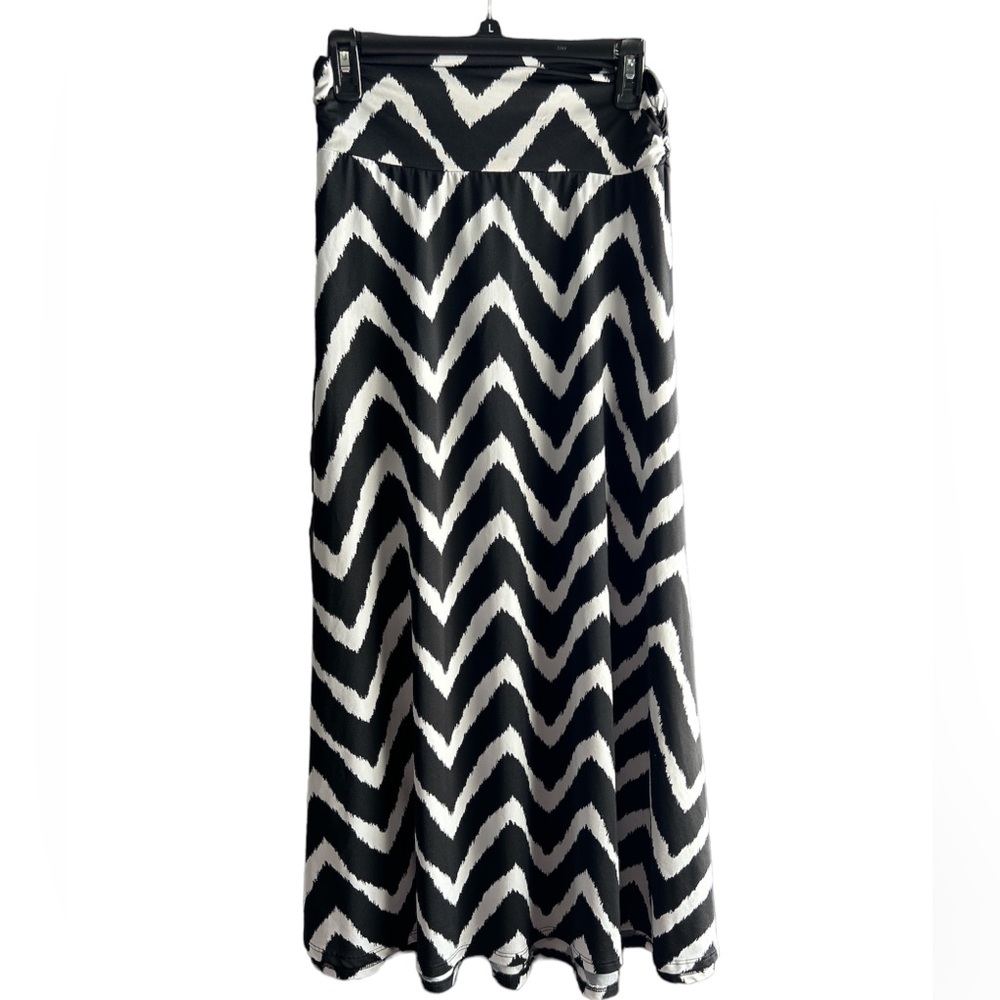 Black and White Chevron Striped Maxi Skirt